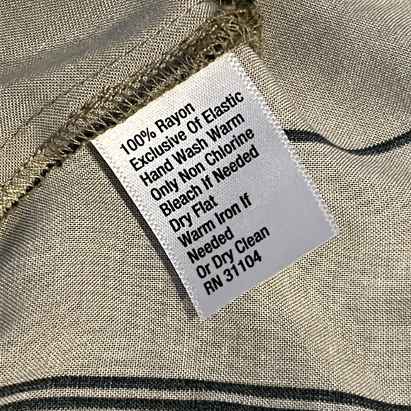 Madison indie artsy light flowing sleeveless blouse handkerchief hem short long - Picture 6 of 6